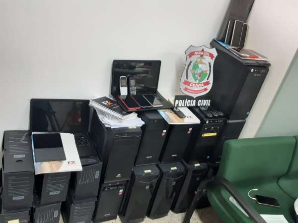 Polícia Civil desarticula grupo criminoso que aplicava golpes de empréstimos no Ceará e prende oito pessoas