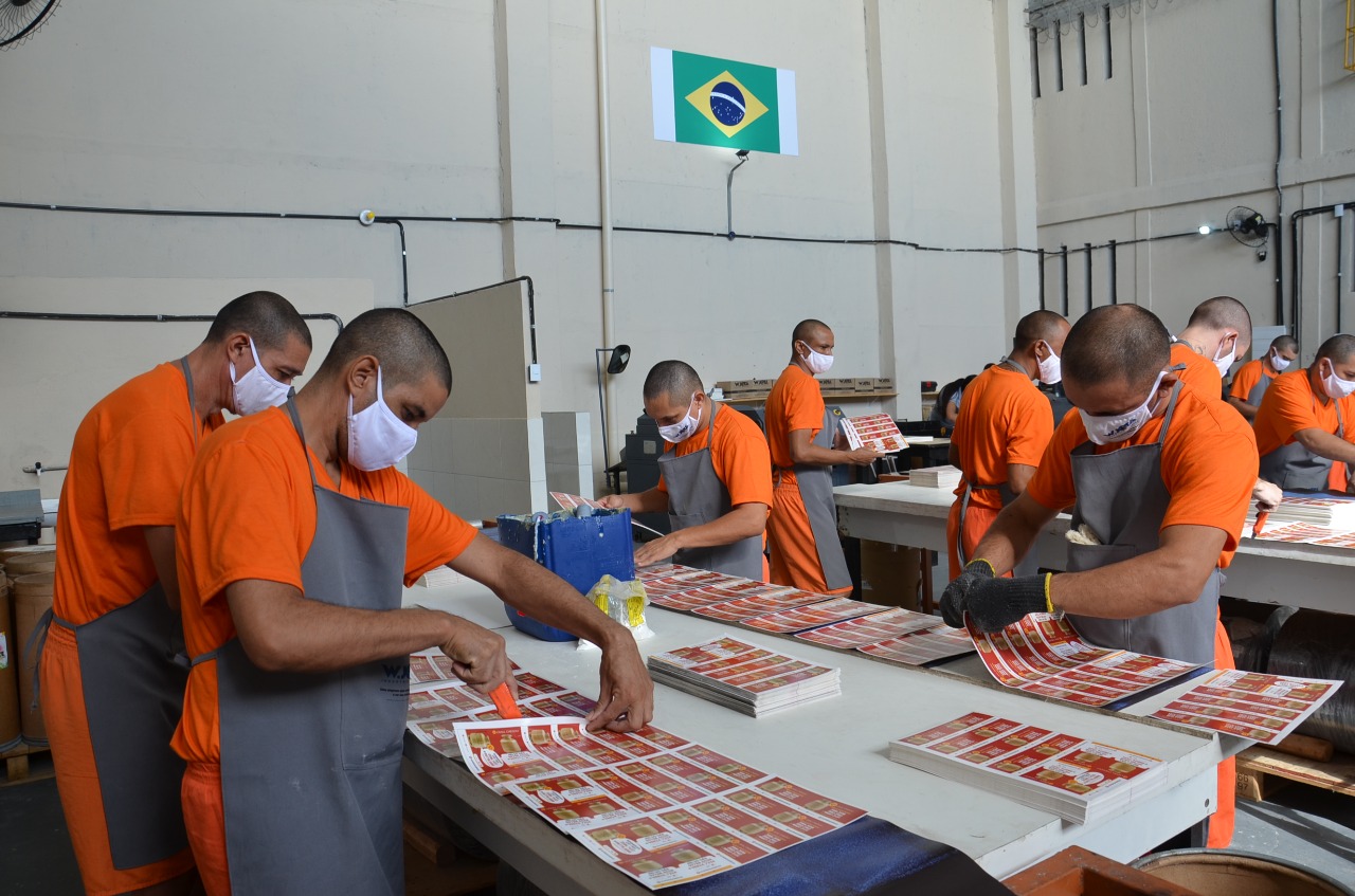 Internos ganham oportunidade em nova empresa instalada no sistema prisional do Ceará