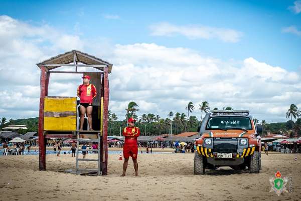 Atuação do Corpo de Bombeiros evita 19 afogamentos em praias de Fortaleza e de Caucaia