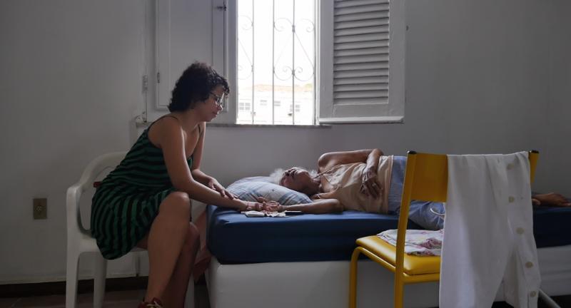 Nova sessão do Cineclube Âncora exibe e discute documentário “Casa”, de Letícia Simões