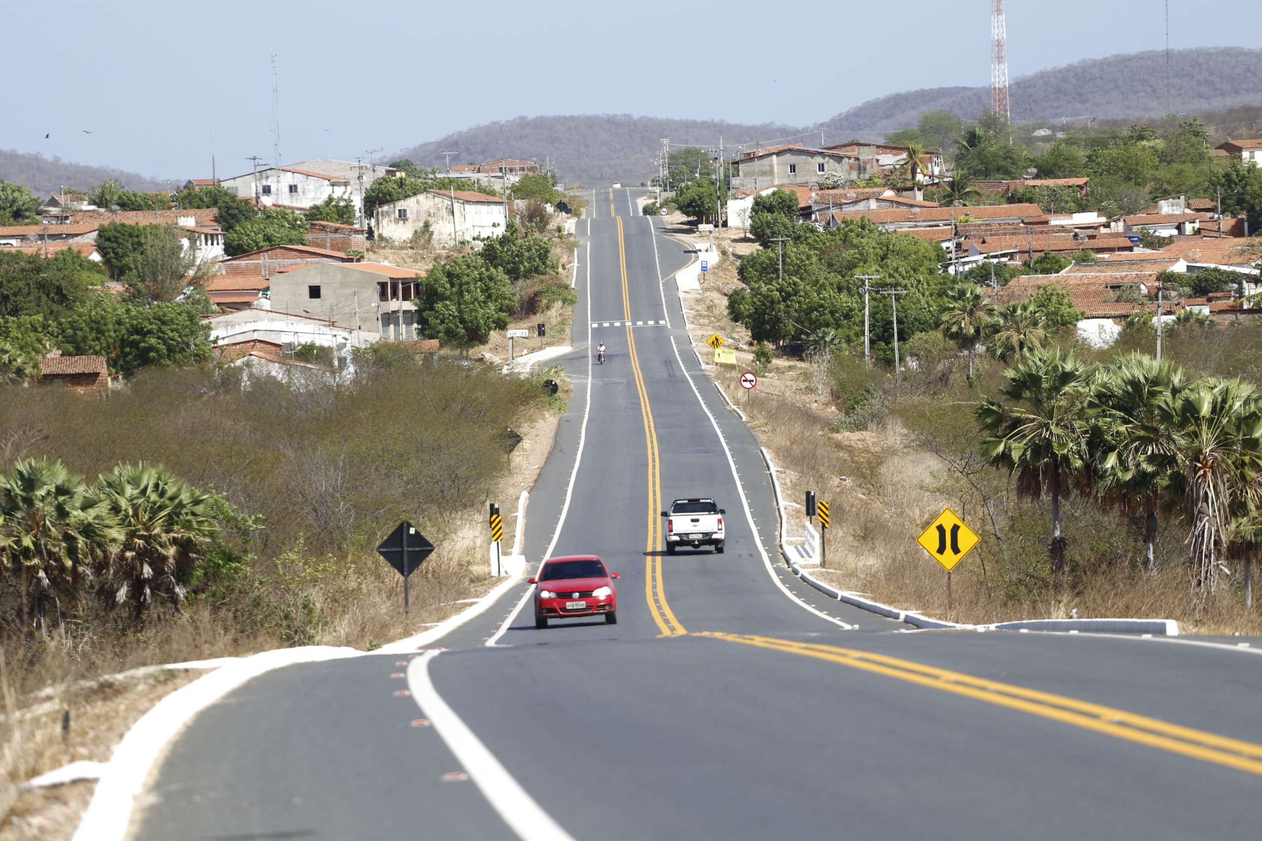 Governo do Ceará inaugura trecho da CE-257 que liga Canindé e Santa Quitéria