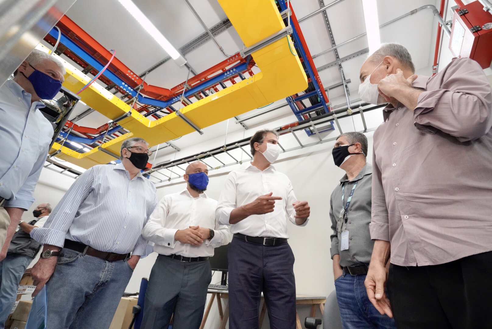 Governador visita estação de ancoragem de cabos submarinos de fibra óptica na Praia do Futuro, em Fortaleza