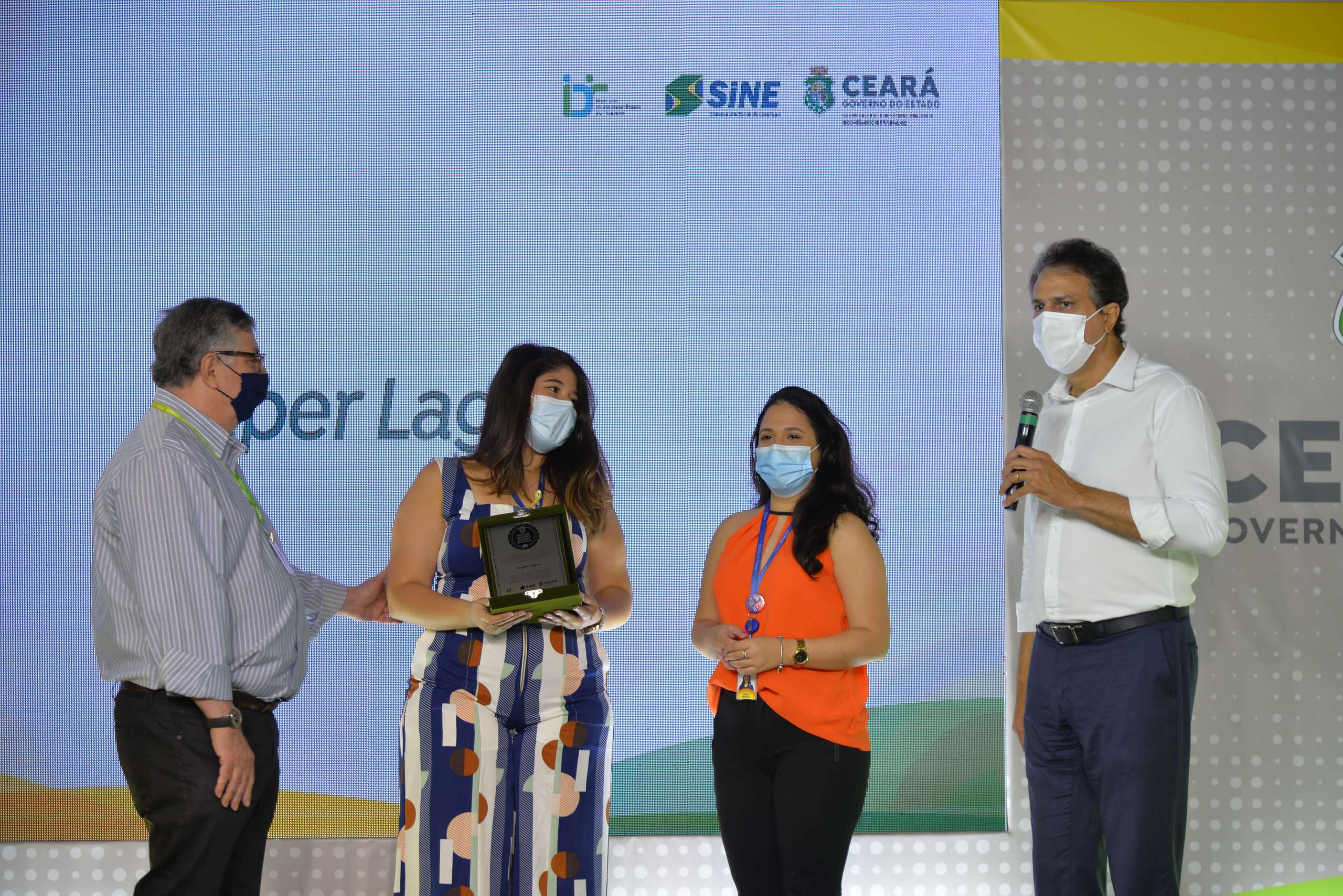 Governo do Ceará entrega certificados a empresas que mais incluíram pessoas com deficiência