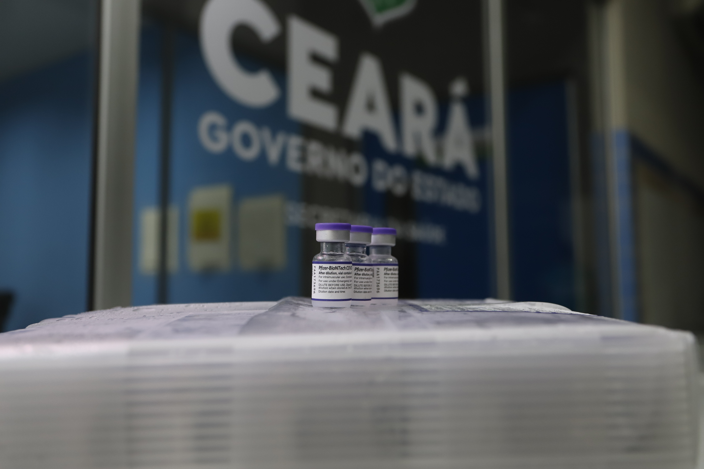 Mais de 143 mil doses da Pfizer chegam ao Ceará para aplicação da segunda dose