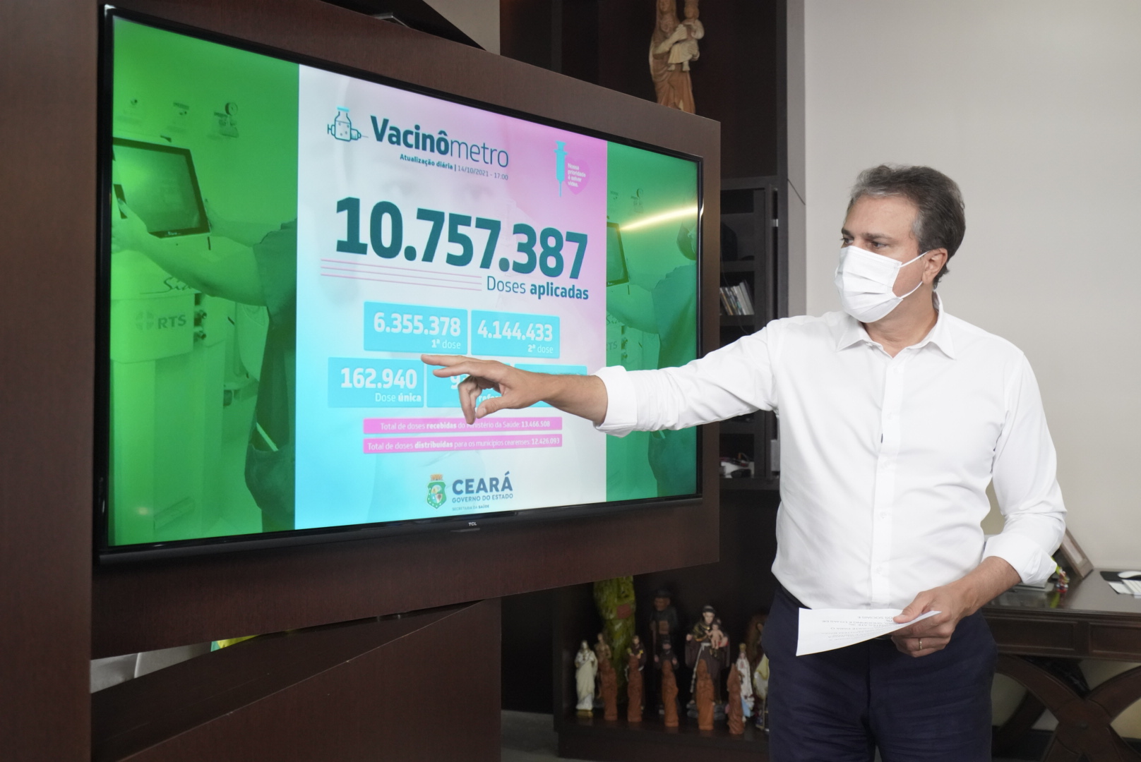 Novo decreto avança na flexibilização; futebol, eventos sociais, templos religiosos e comércio de rua entre os beneficiados