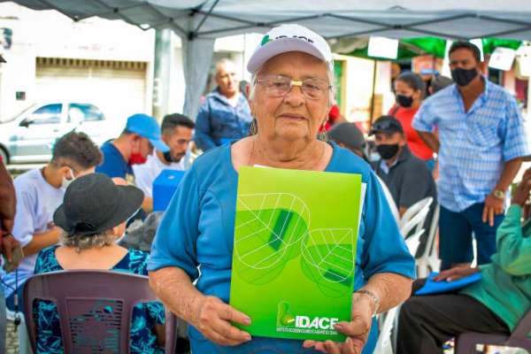 Idace entrega 149 títulos de propriedade rural