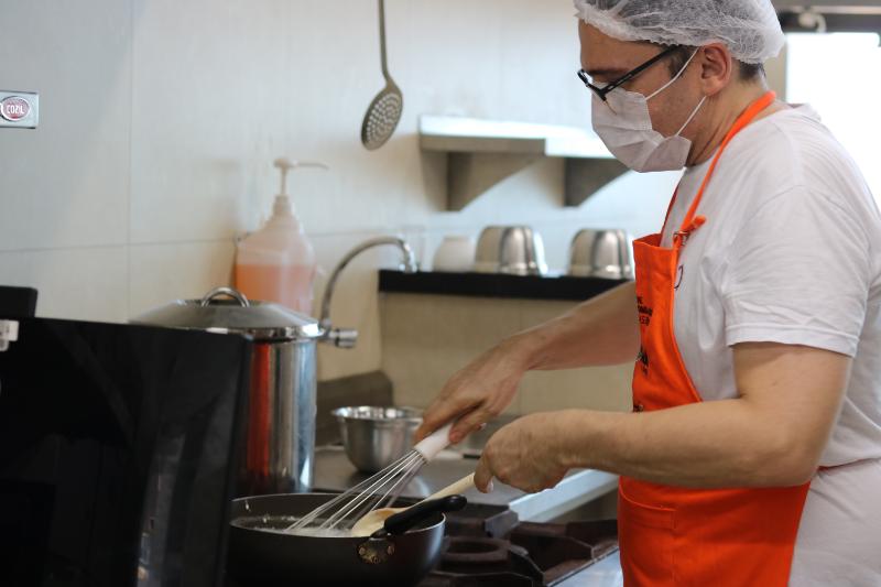 Escola de Gastronomia Social oferta 260 vagas em cursos básicos on-line em outubro