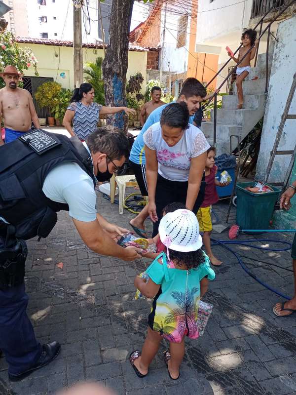 Dia das Crianças na PMCE é marcado por festas, distribuição de brinquedos e blitze educativas