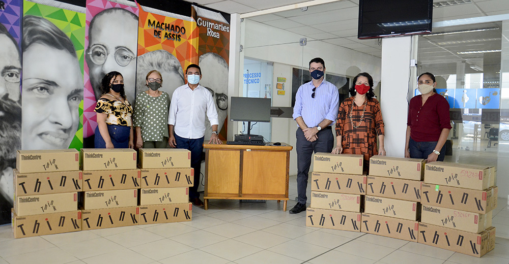 Uece recebe computadores acessíveis para bibliotecas da Capital e do Interior