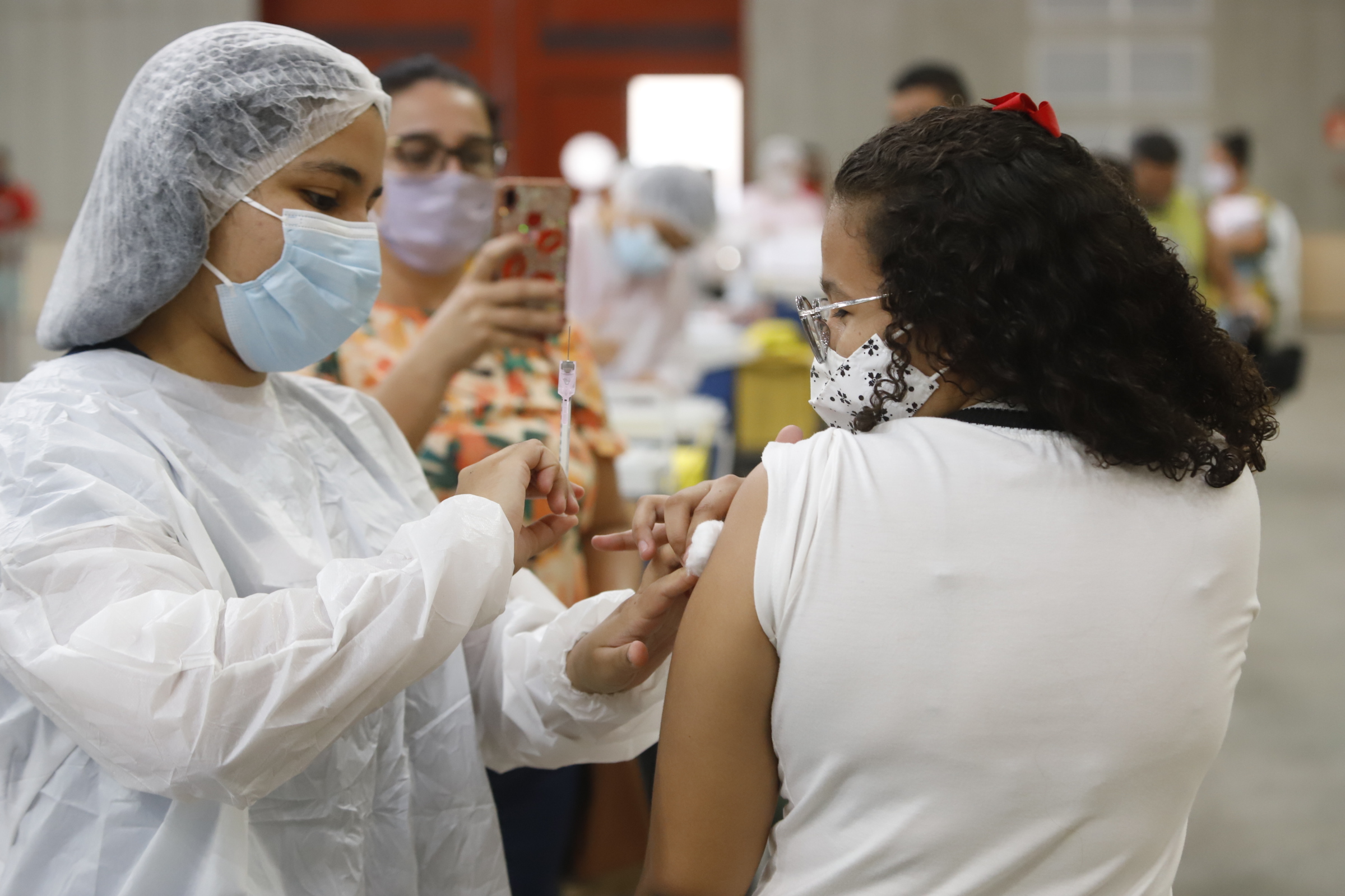 Vacinação explica queda nos índices de Covid-19 no CE em relação a 2020, mostra gráfico da Sesa