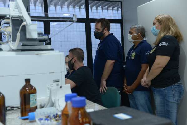 Profissionais da Pefoce concluem curso de análise de substâncias inflamáveis