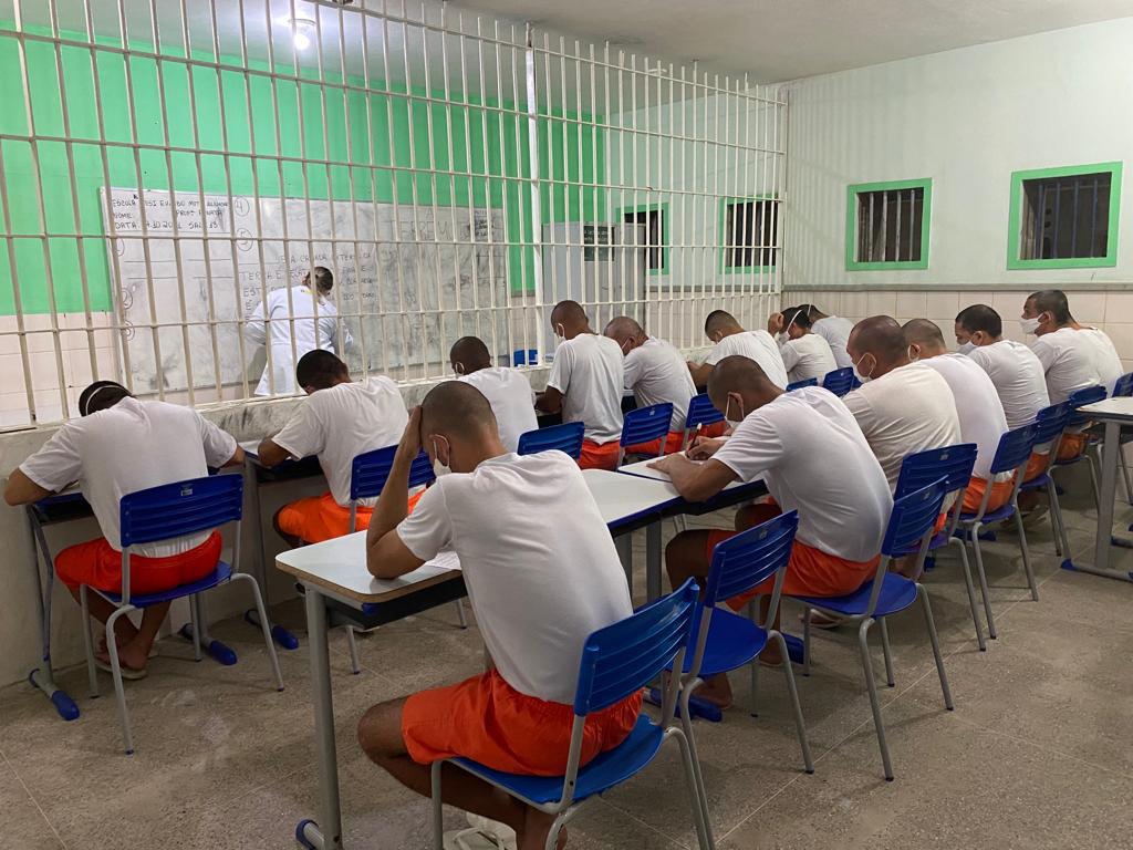 SAP abre salas de aula no período da noite para internos que trabalham em tempo integral