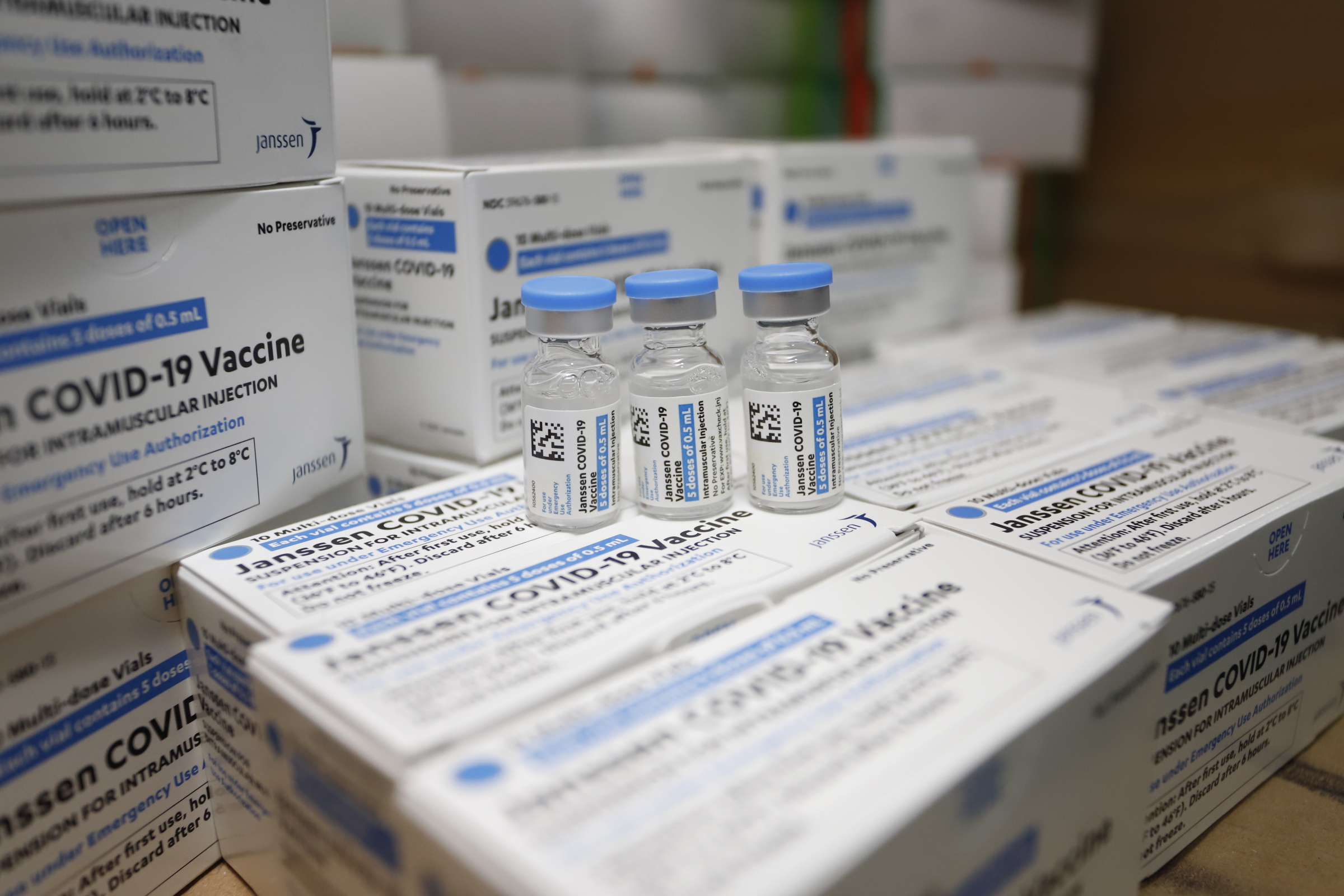 Ceará recebe lote da vacina Janssen para aplicação da dose de reforço contra a Covid-19