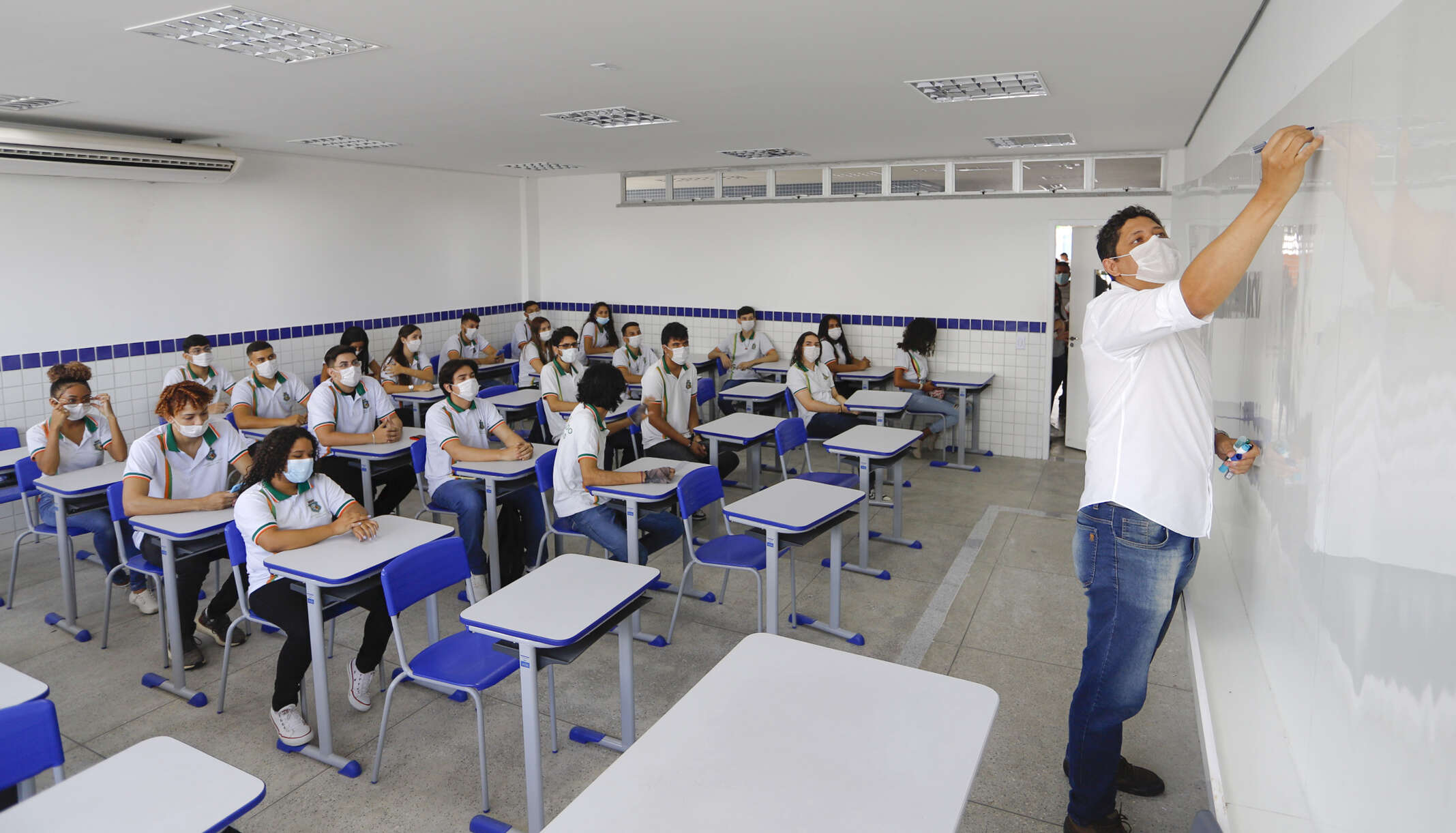 Assembleia aprova pacote de benefícios a servidores públicos estaduais enviado pelo Governo do Ceará