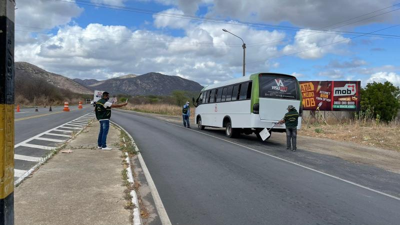 Semace vistoria 60 veículos em blitze de combate à fumaça irregular ocorridas em Juazeiro do Norte e Quixadá