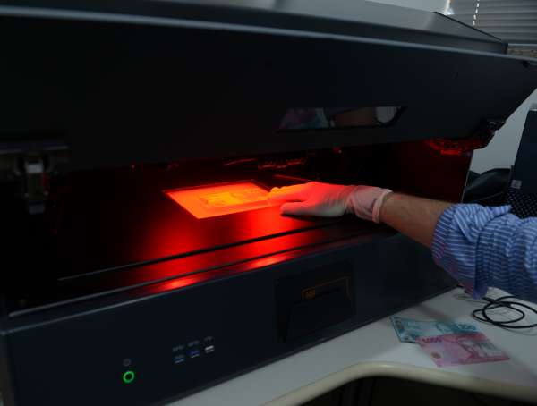 Pefoce recebe equipamento de última geração para perícias em documentos