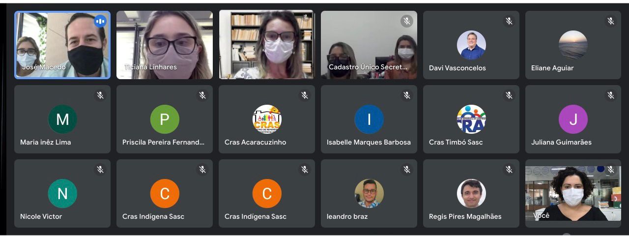 Íris debate projetos na área de proteção social com equipes do Cras Maracanaú