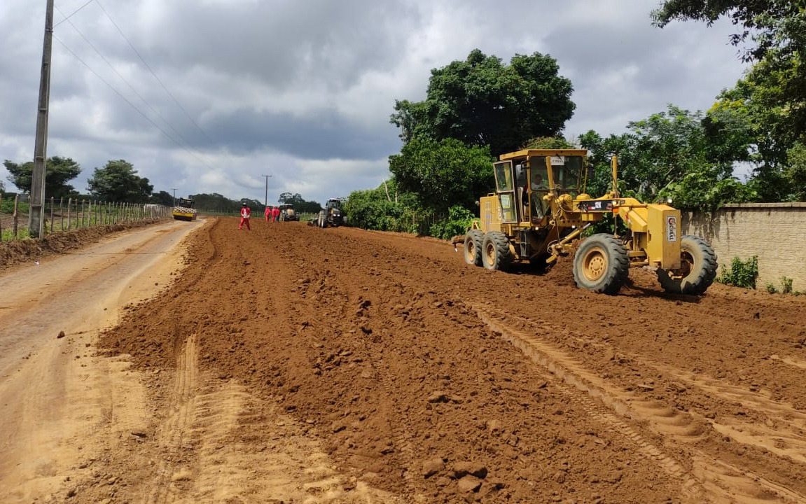 Pavimentação da CE-153 entre Porteiras e Jamacaru avança no Cariri