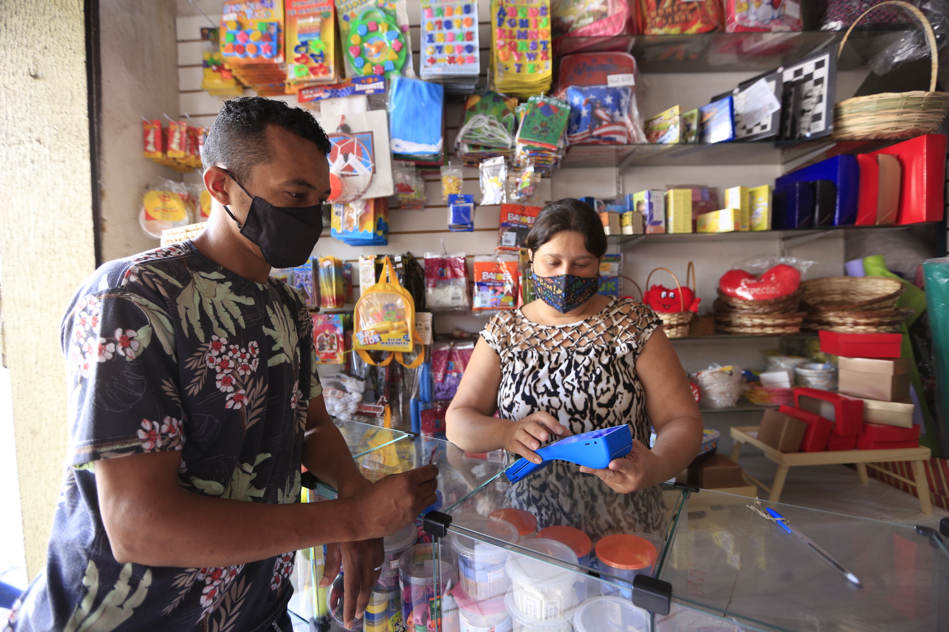 Mulheres têm ganhos no mercado de trabalho cearense, mas desigualdades ainda persistem