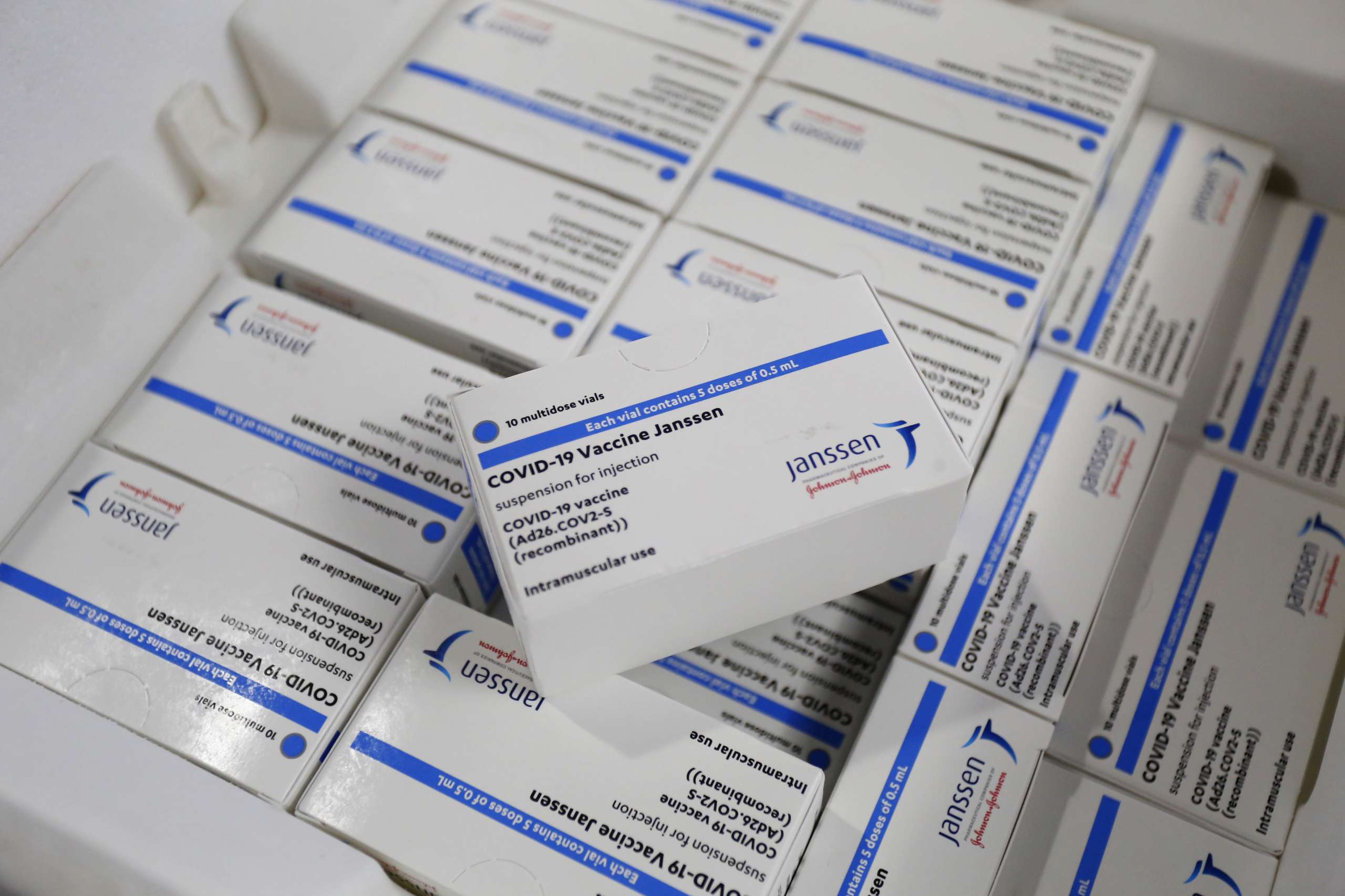 Mais de 320 mil doses chegam ao Ceará para vacinação de crianças e adultos