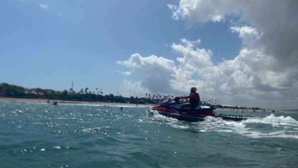 Bombeiros militares salvam nove vidas em praias do Ceará no fim de semana