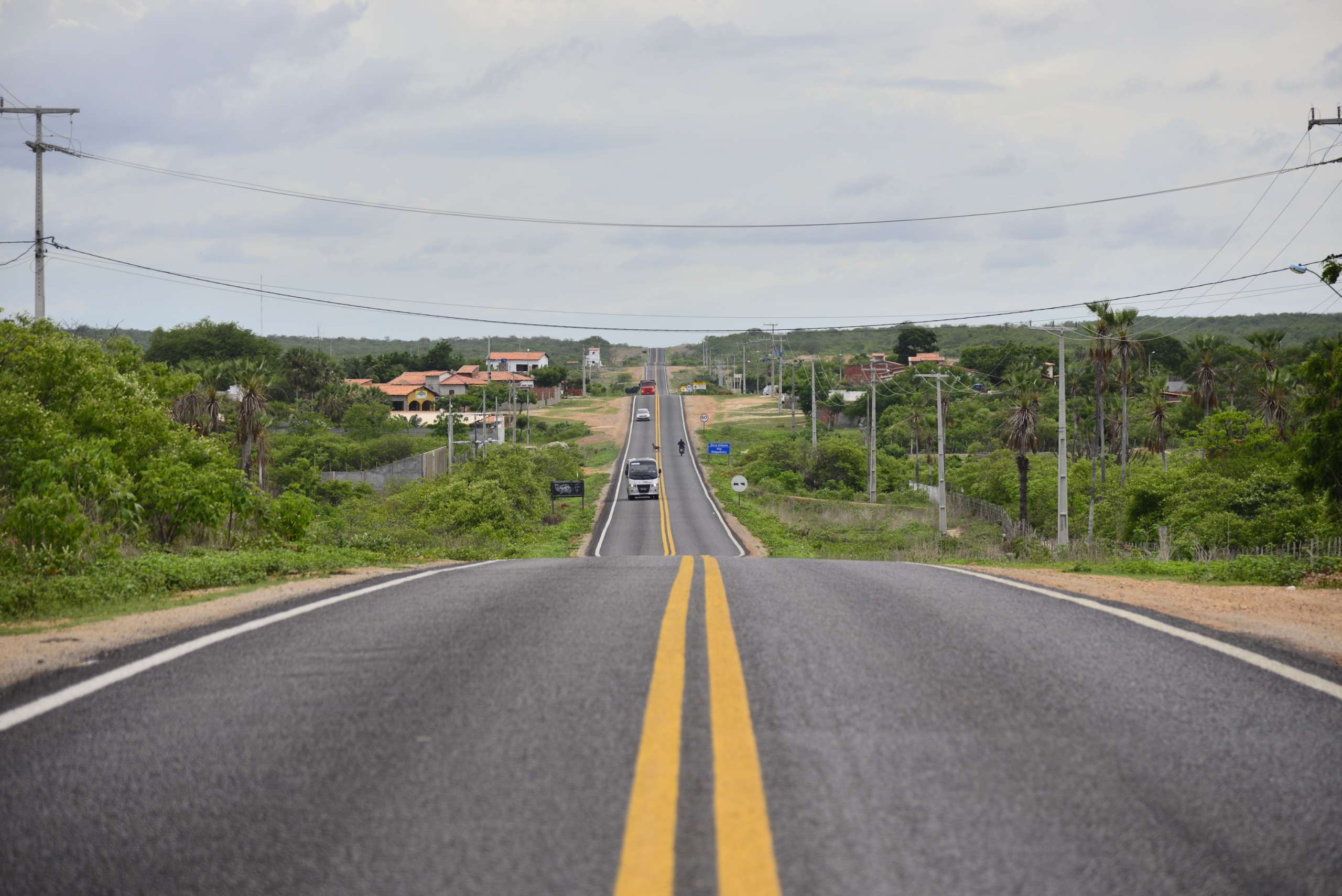 Governo do Ceará entrega nova CE-371, recuperada e sinalizada para levar mais segurança e movimentar a economia de Palhano