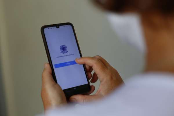 IDT/Sine tira dúvidas sobre a Carteira de Trabalho Digital