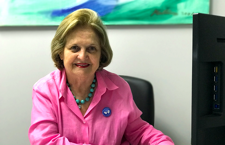 “Alguns me chamam de polvo, pois só sei trabalhar com muitas mãos”, diz Anamaria Cavalcante, única secretária à frente da Sesa