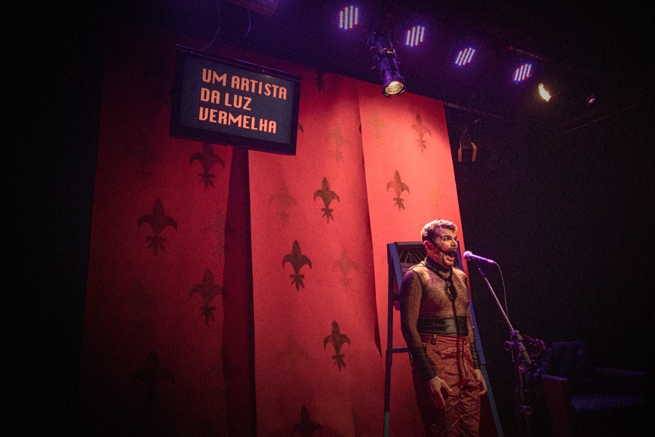 “Um Artista da Luz Vermelha”: Solo de Murillo Ramos chega ao Theatro José de Alencar