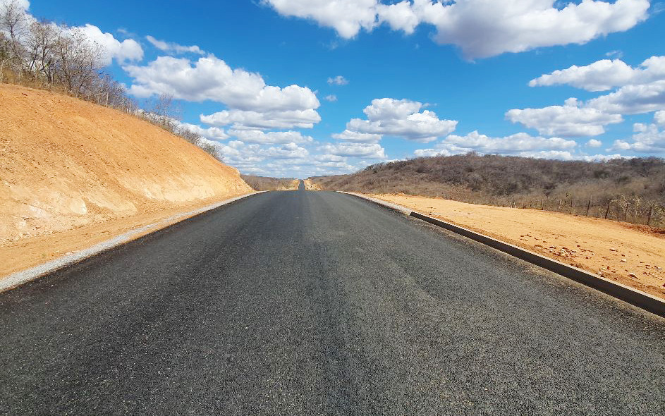 Pavimentação da CE-467, em Monsenhor Tabosa, beneficia conexões em regiões centrais do Interior