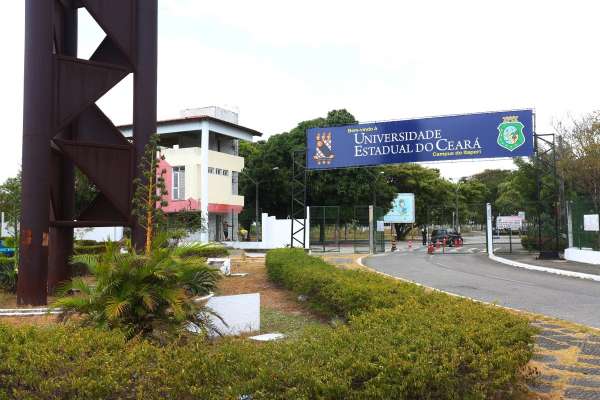 Publicado edital do concurso público para professor da Uece