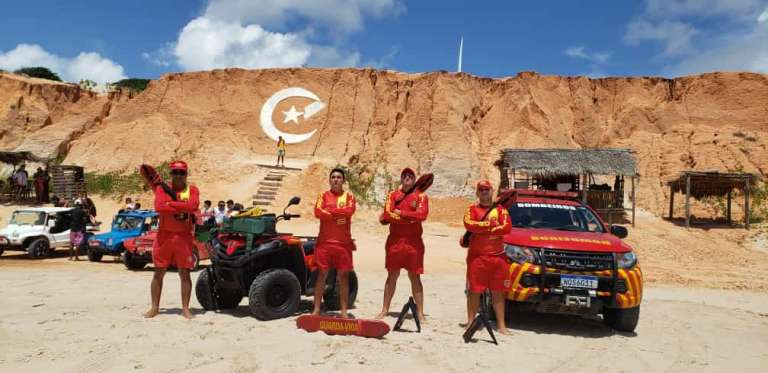 Corpo de Bombeiros resgata 13 banhistas durante fim de semana no Ceará