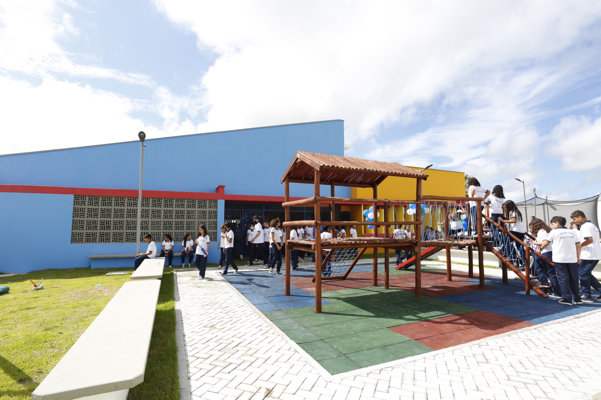 Governadora Izolda Cela entrega dois Centros de Educação Infantil e autoriza construção de Areninha em Ibicuitinga