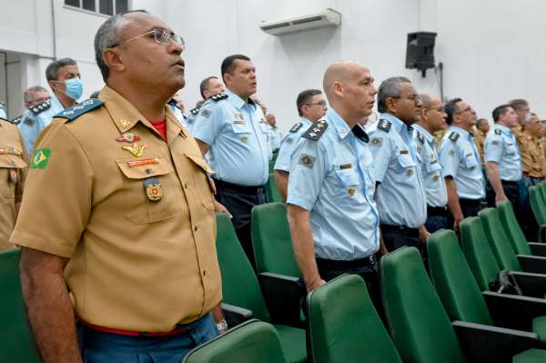 Aesp inicia Curso de Aperfeiçoamento de Oficiais da PMCE e CBMCE