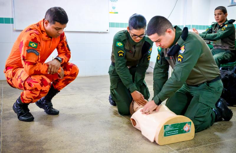 Alunos soldados são capacitados para realizar atendimento pré-hospitalar básico