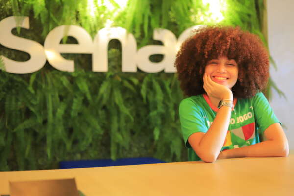 Jovens da 5ª edição do Projeto Virando o Jogo participam de Feira das Profissões