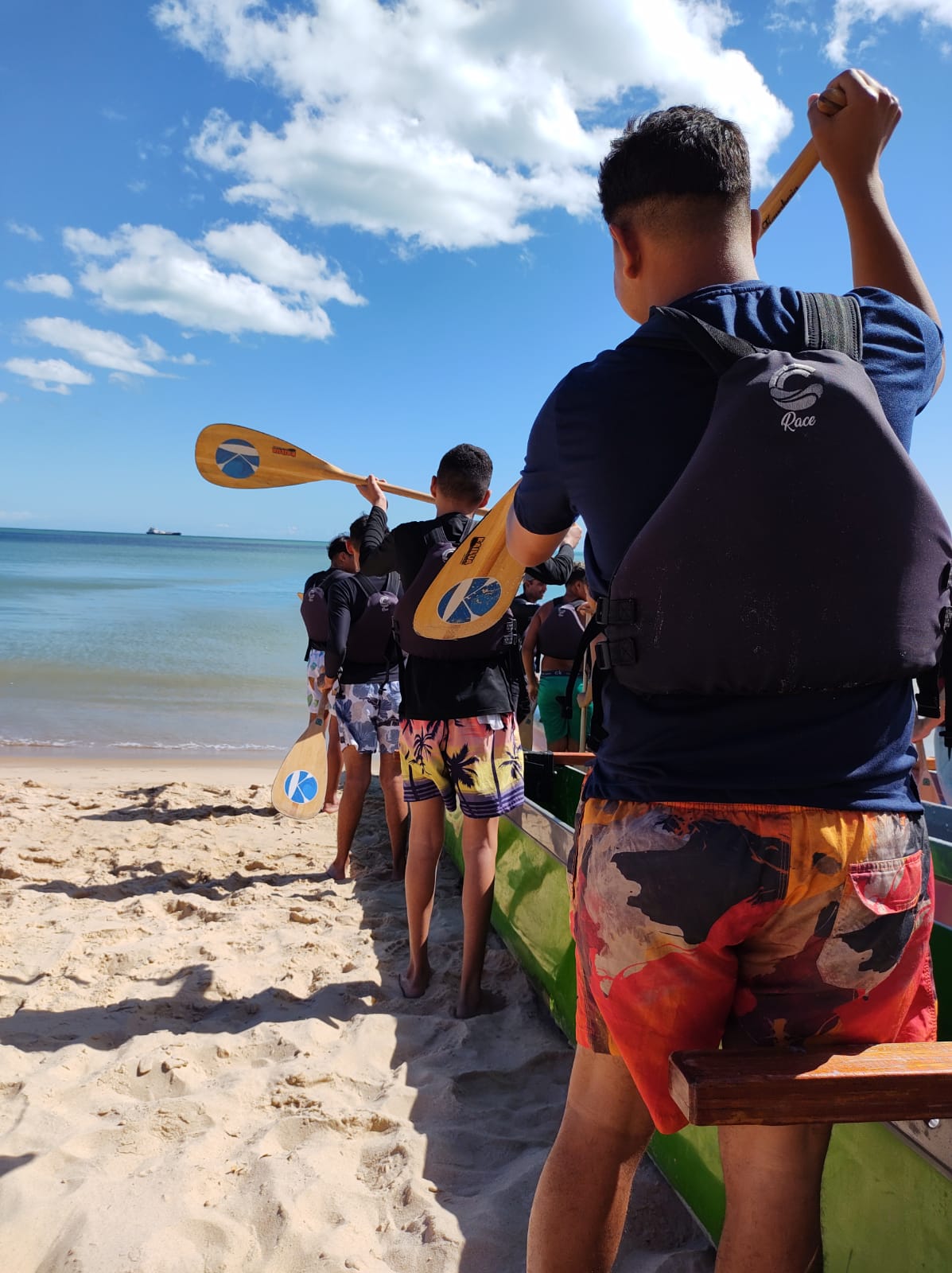 Adolescentes do sistema socioeducativo participam do projeto Canoa Viva