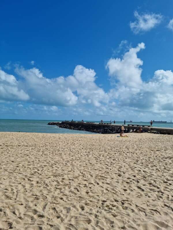 35 trechos da orla cearense estão adequados para banho