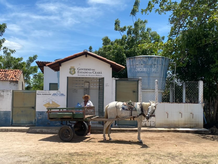 Em Russas, Programa Água Doce oferta mais de 600 garrafões de água potável por mês