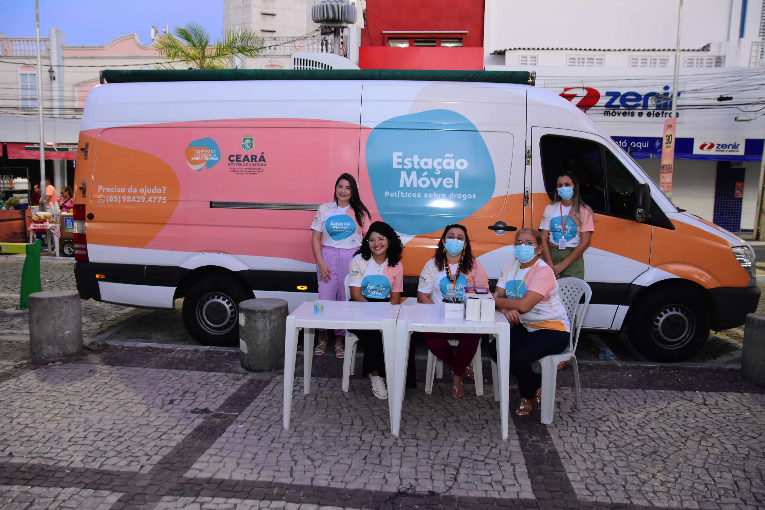 Estação Móvel orienta foliões sobre cuidados com excessos em polos carnavalescos de Fortaleza