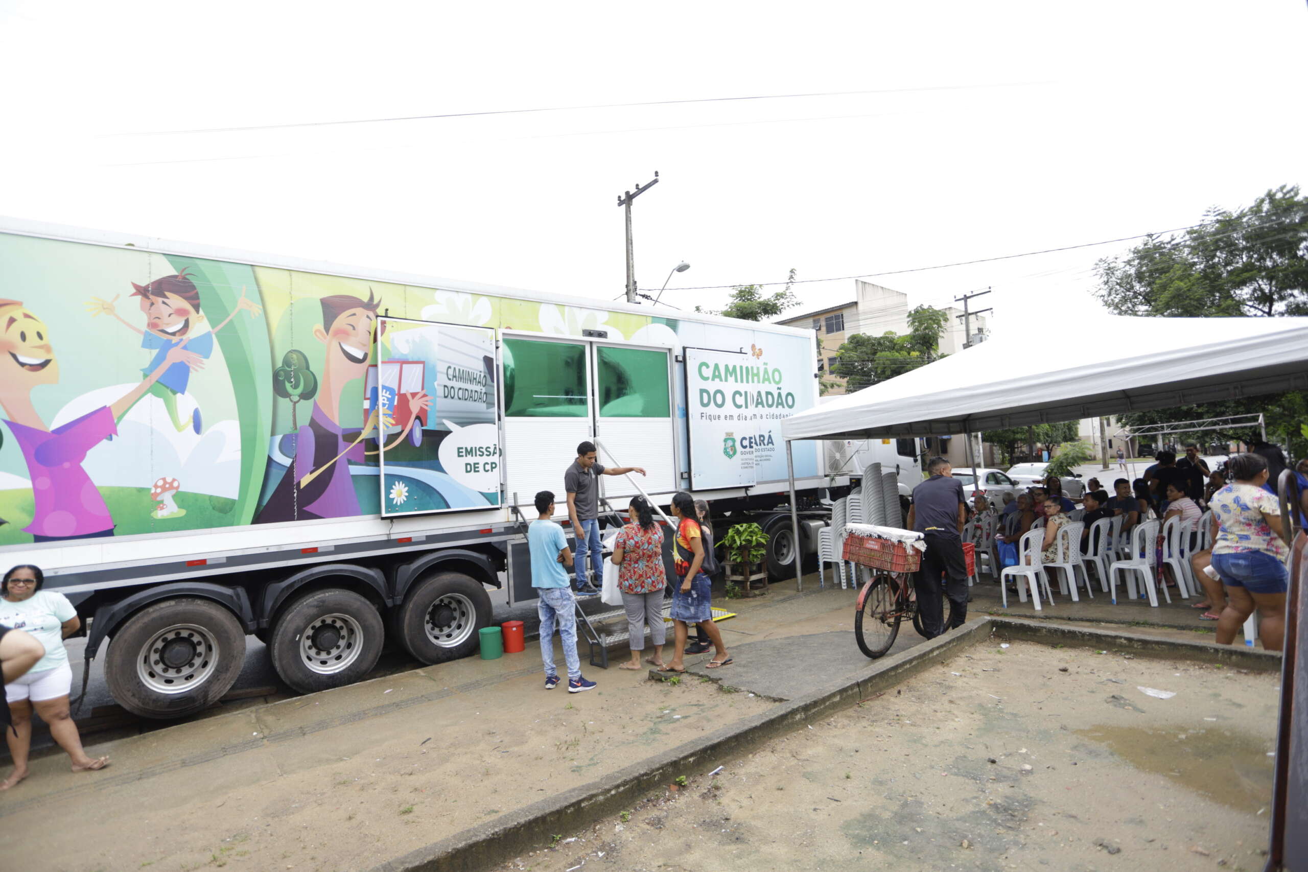 Caminhão do Cidadão leva serviços integrados e oportunidades com mais agilidade aos cearenses