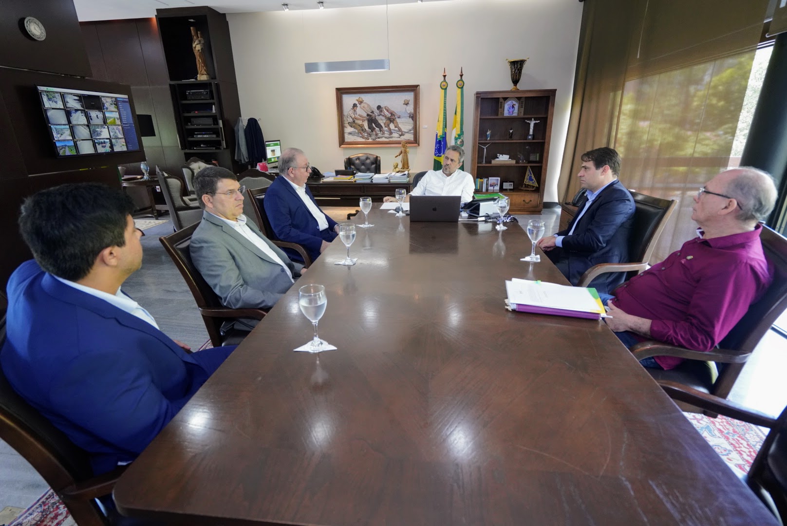 Governador Elmano de Freitas envia para Alece mensagem para revogar lei que alterava política de benefícios fiscais