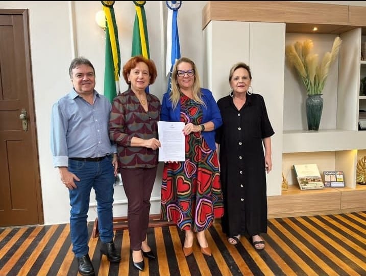 Comitiva do CEE visita a UVA