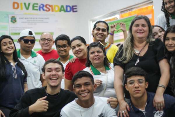 Na escola ou no trabalho,  jovens com deficiência intelectual abrigados pelo Estado conquistam sua autonomia