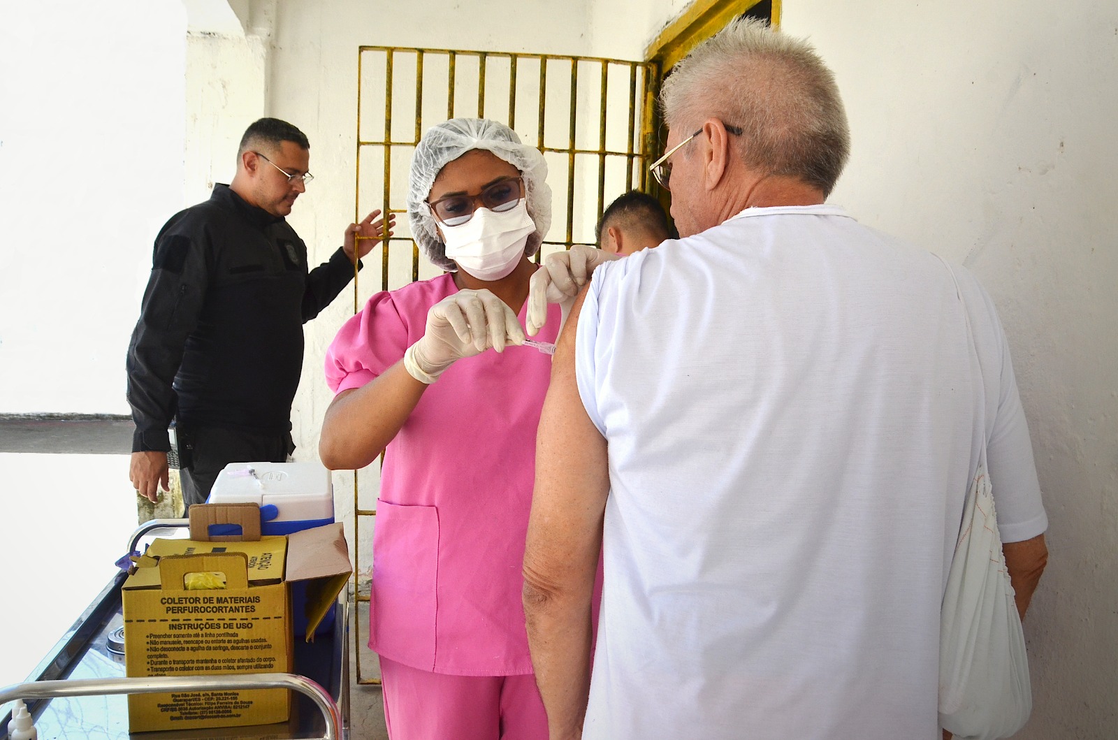 SAP inicia aplicação da vacina bivalente contra Covid-19 para população carcerária do sistema prisional do Ceará