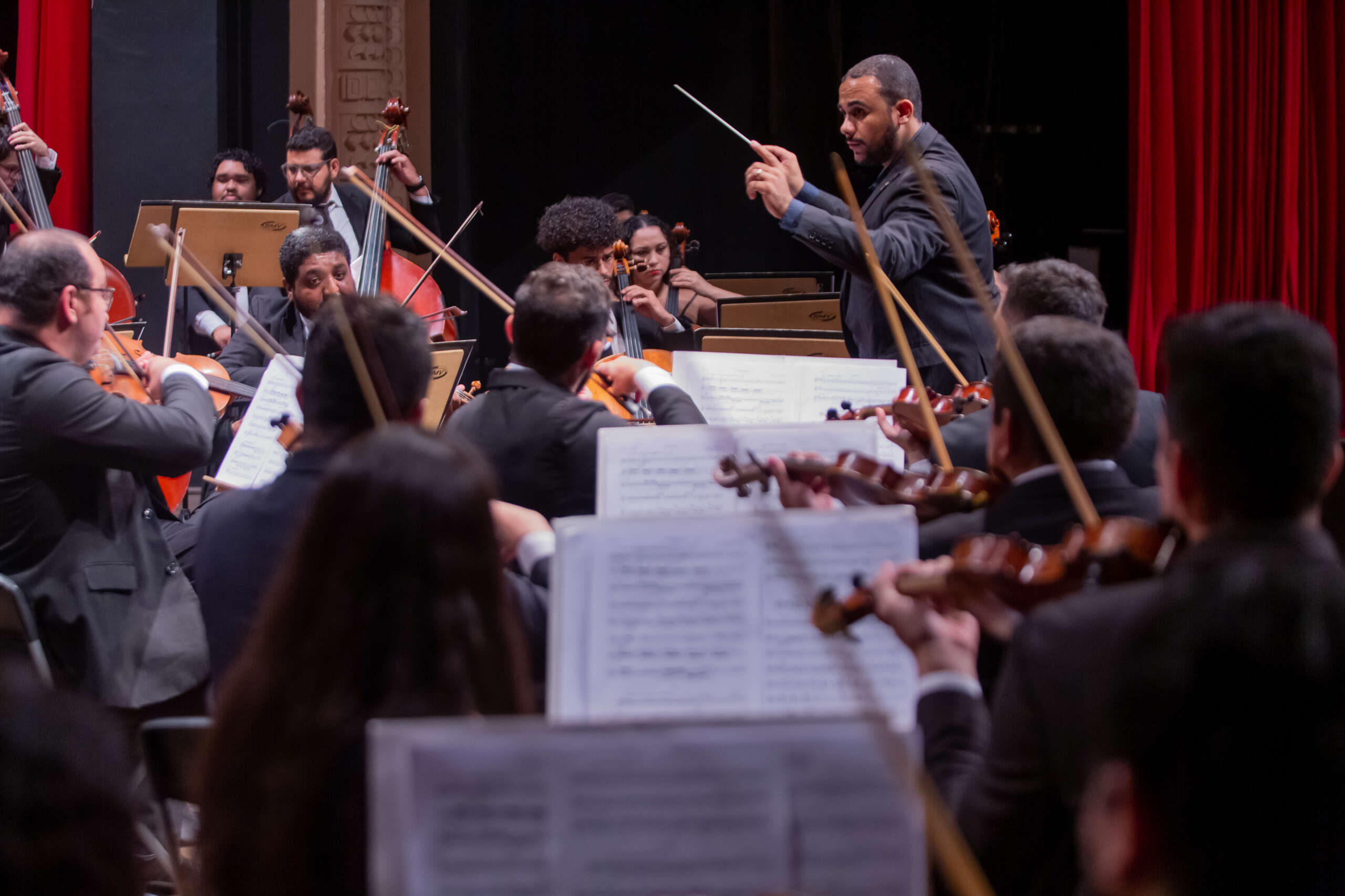 Osuece apresenta concerto de música latina no Cineteatro São Luiz