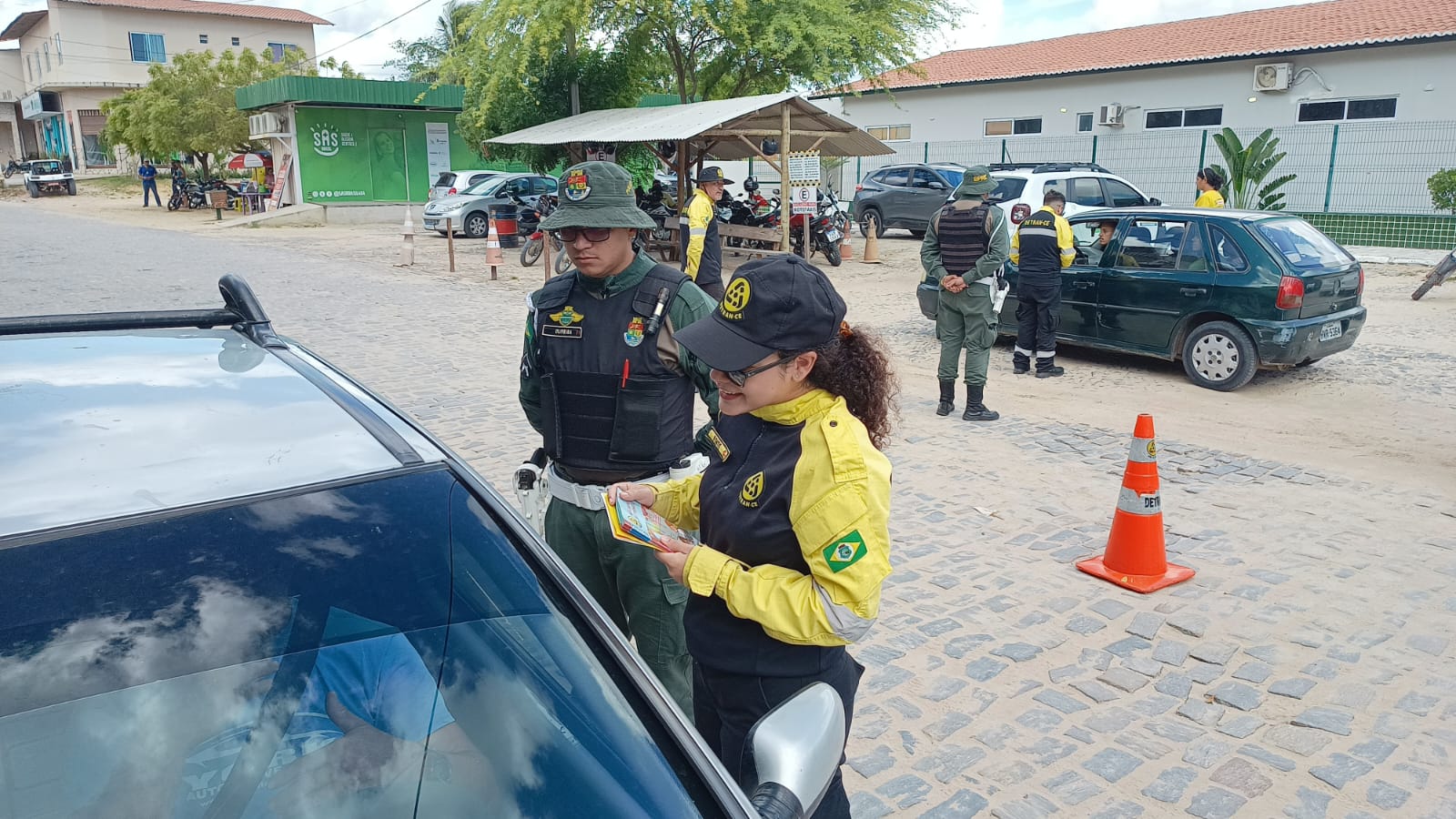 Detran-CE intensifica ações educativas na Praia do Preá e adjacências