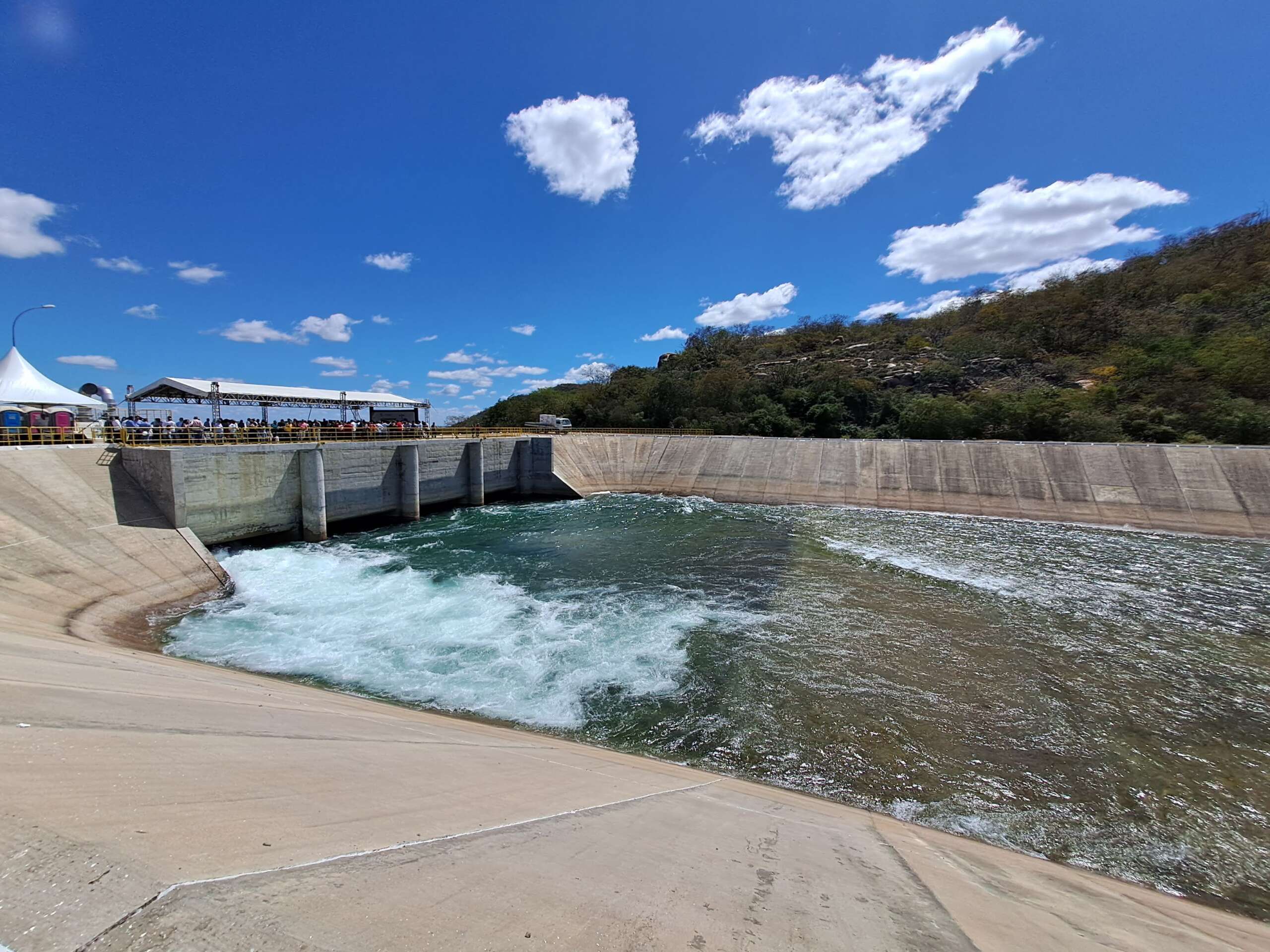 Ceará volta a receber água do Rio São Francisco após acionamento de novo sistema de bombeamento em Pernambuco