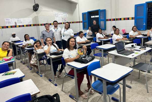 Equipe do Ceará Credi apresenta oportunidade de crédito acessível para alunos do curso MEI