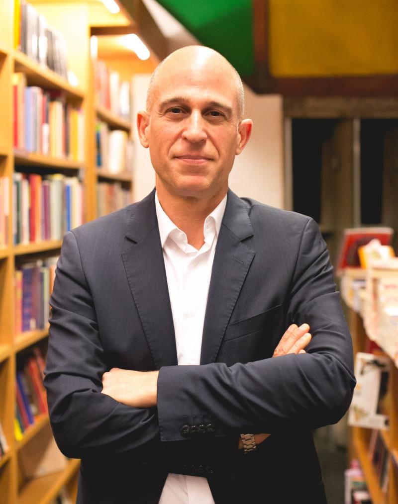 Leonardo Tonus e Socorro Acioli participam de roda de conversa sobre “A hospitalidade da literatura”